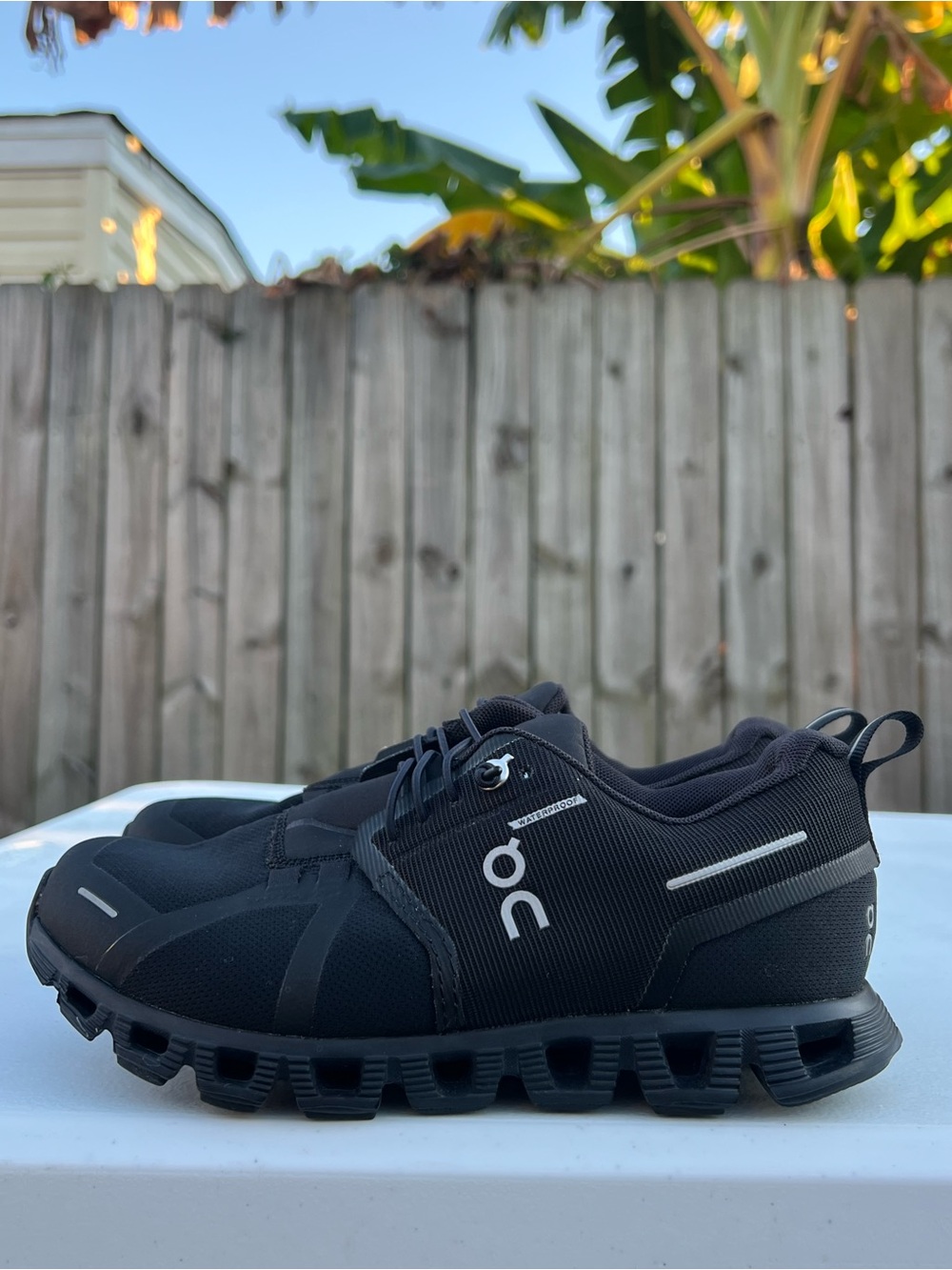 Women’s On Running Waterproof Black Cloud-Inspired Athletic Trainers size 5